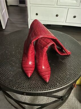Women's Red Croc-Embossed Pointed-Toe Heeled Boots